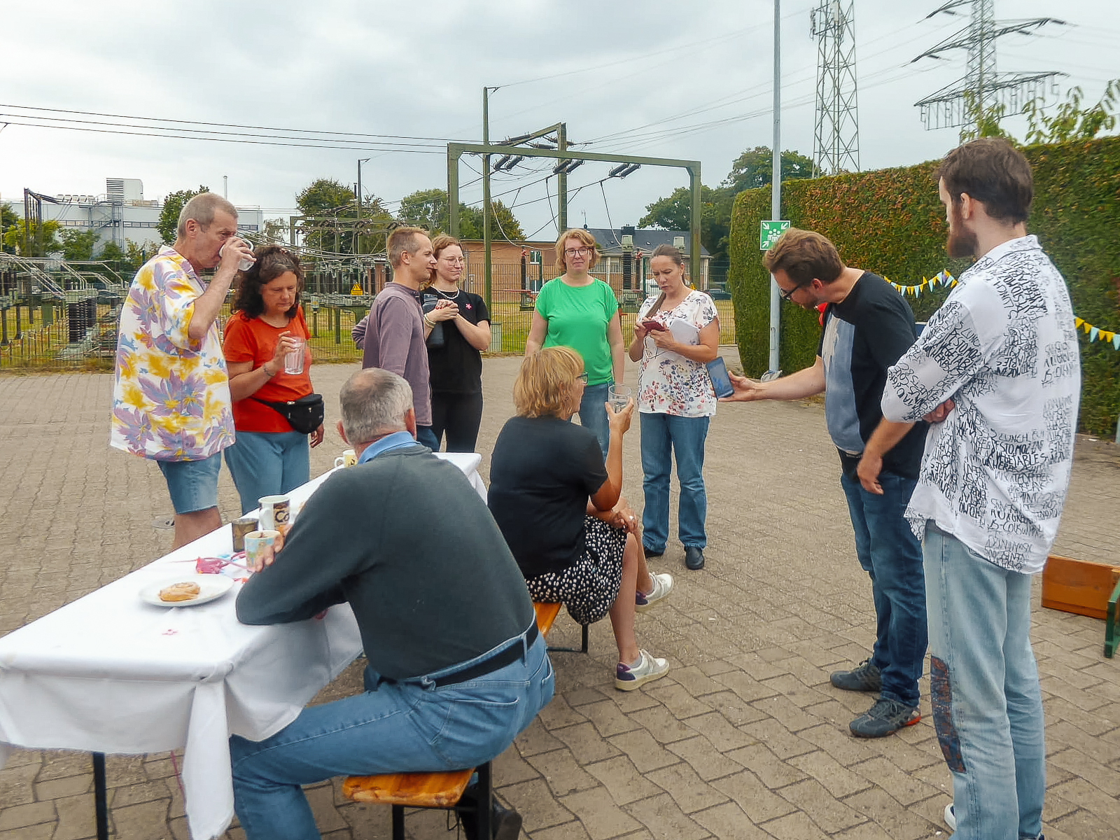 Besucherinnen und Mitarbeitende des Betriebsfest der Tagesstätte Nord